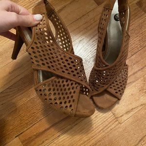 Brown heels size 8, fits like 7.5